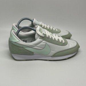 Nike Women's Daybreak CK2351-011 White Green Lace Up Running Shoes Size 9.5